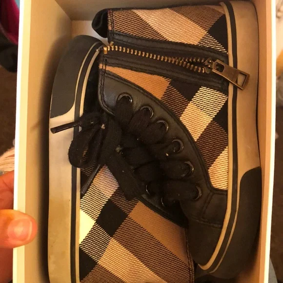 Burberry Kids Sneakers in Black and Brown Check - Picture 2 of 5